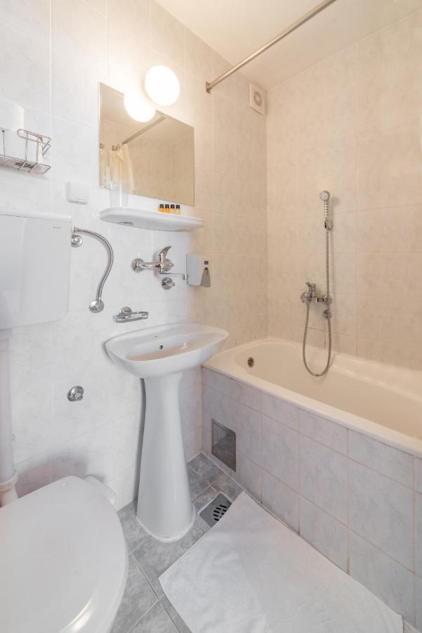 R Club Apartments Old Town Будва Экстерьер фото