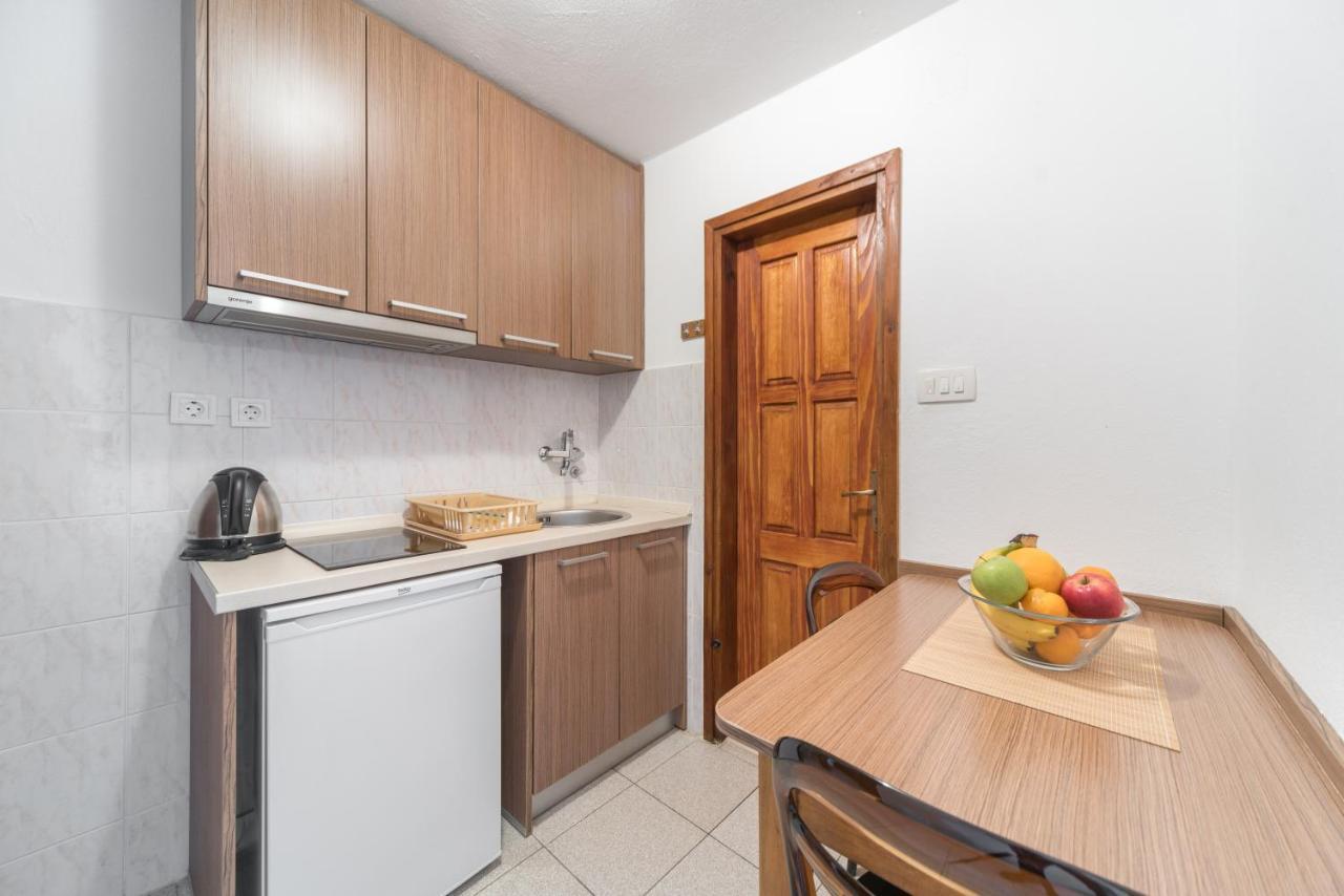 R Club Apartments Old Town Будва Экстерьер фото