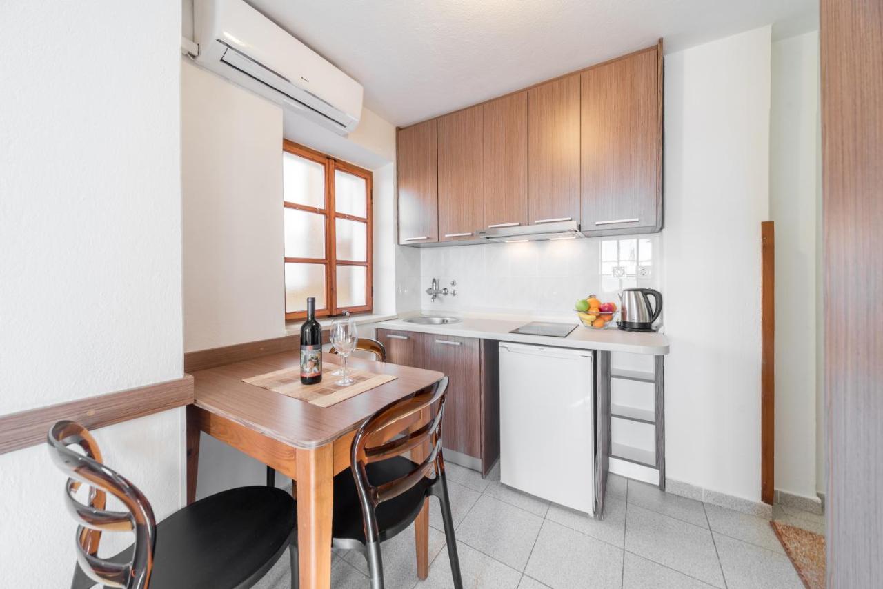 R Club Apartments Old Town Будва Экстерьер фото