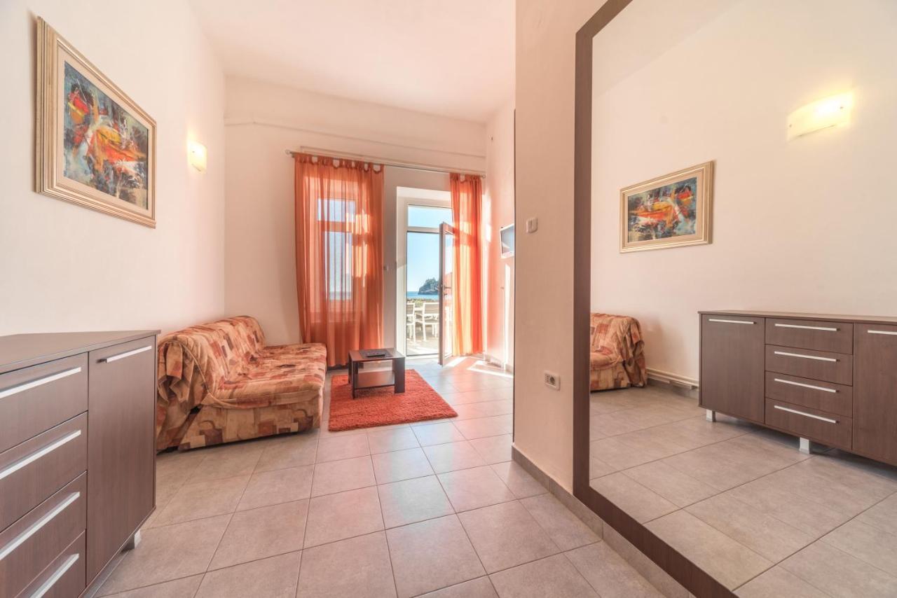 R Club Apartments Old Town Будва Экстерьер фото