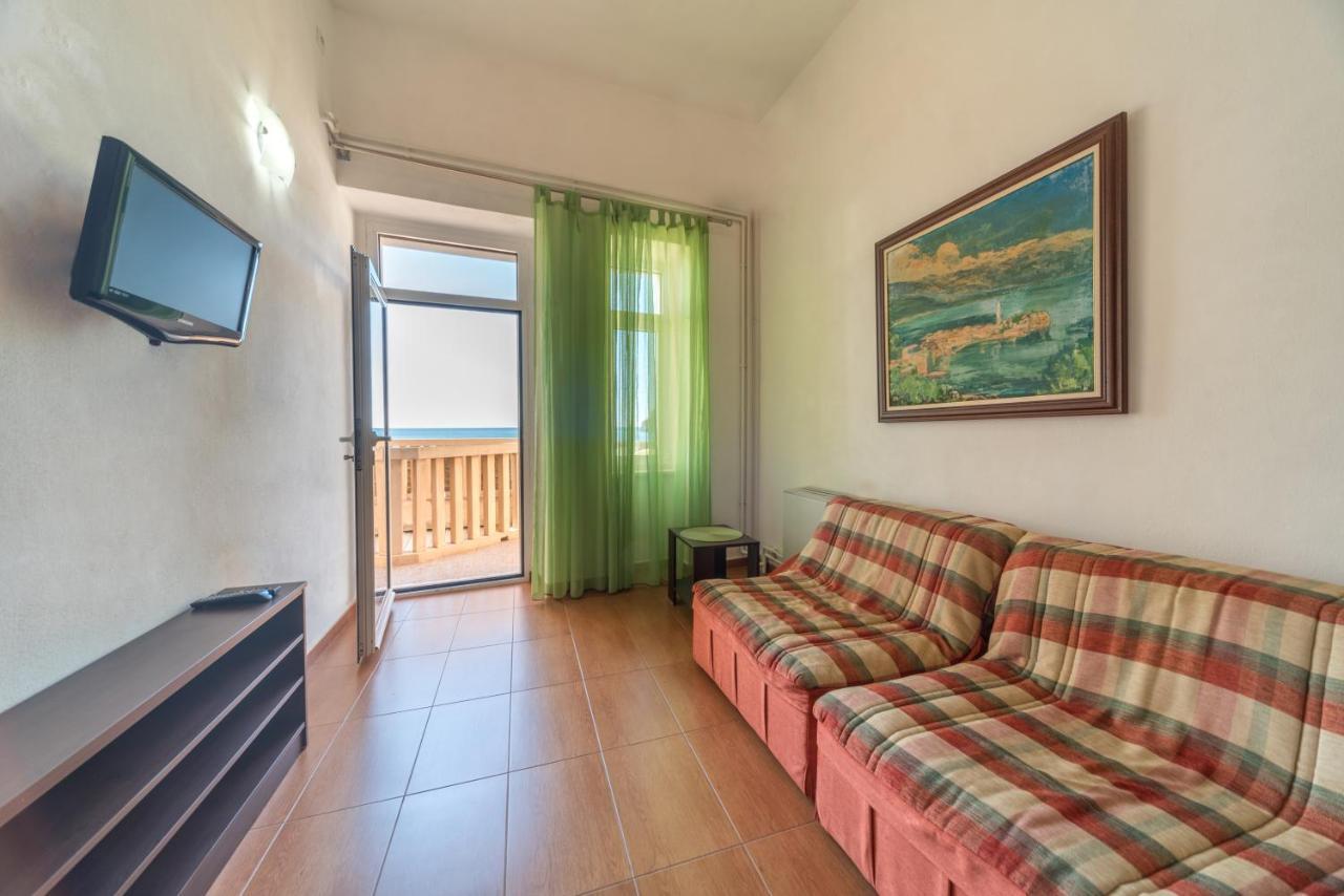 R Club Apartments Old Town Будва Экстерьер фото