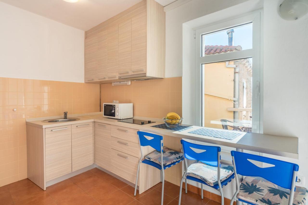 R Club Apartments Old Town Будва Экстерьер фото